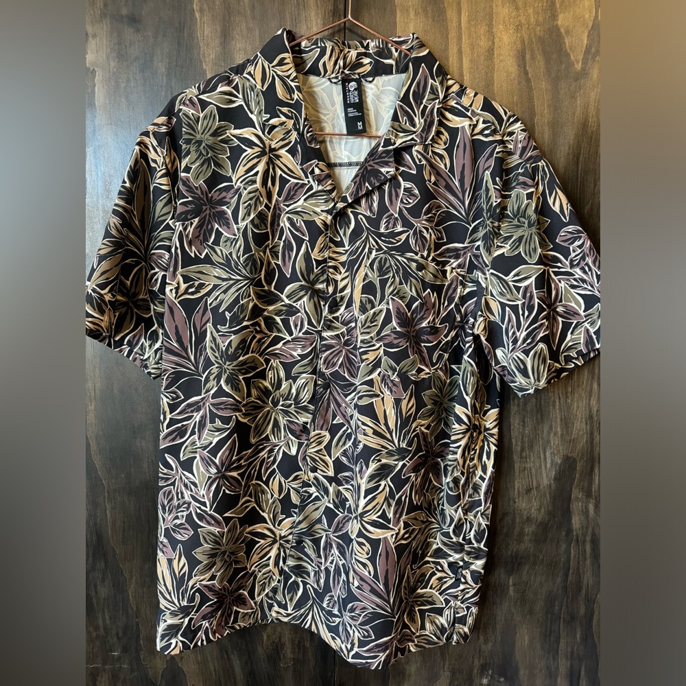 Mountain Hardwear Men’s Button-Up Shirt - Floral Print (NWOT)